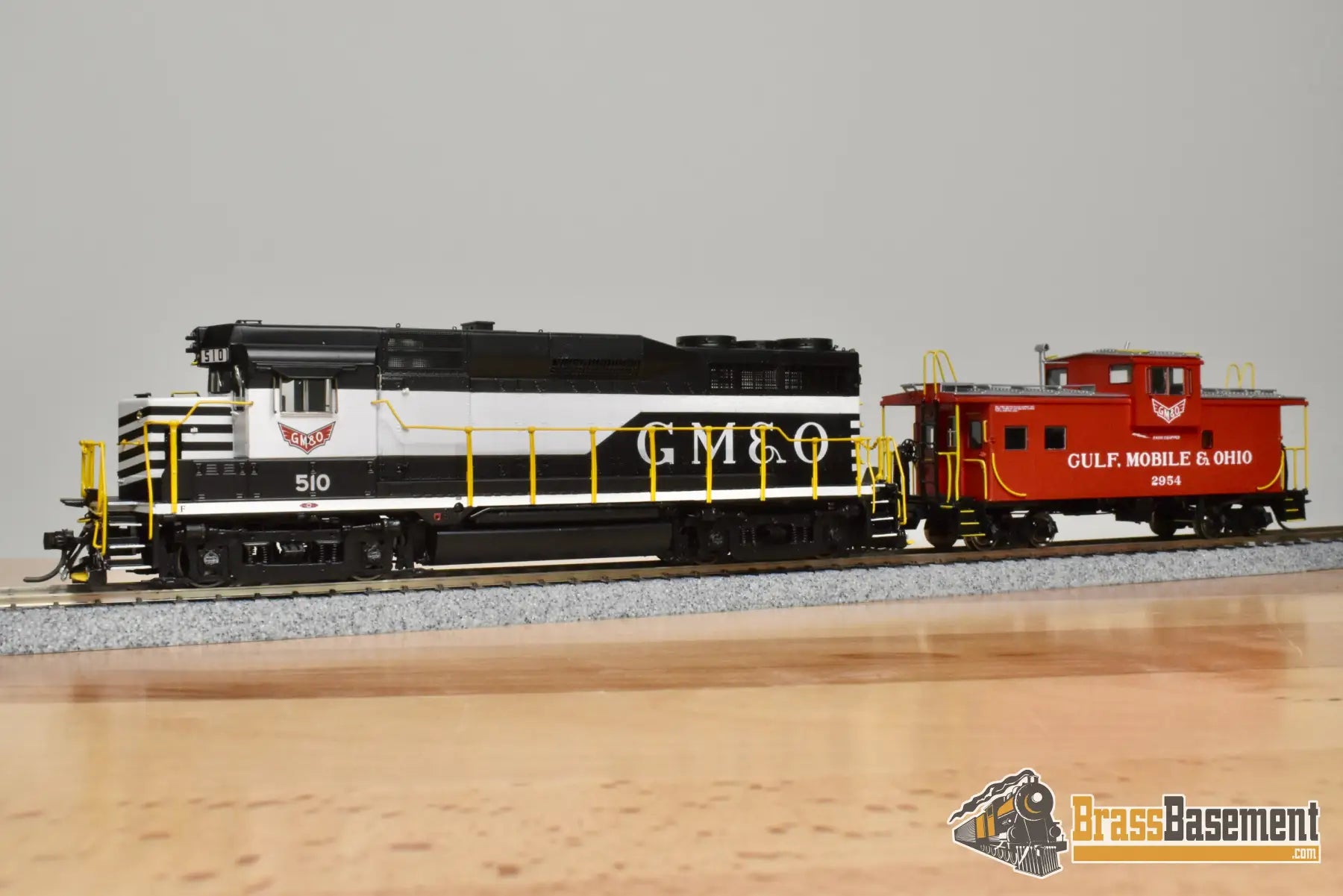 HO Brass - OMI AA-1090-1 & 4237.2 GM&O Gulf Mobile & Ohio GP30 and WV Caboose Set - MINT Diesel