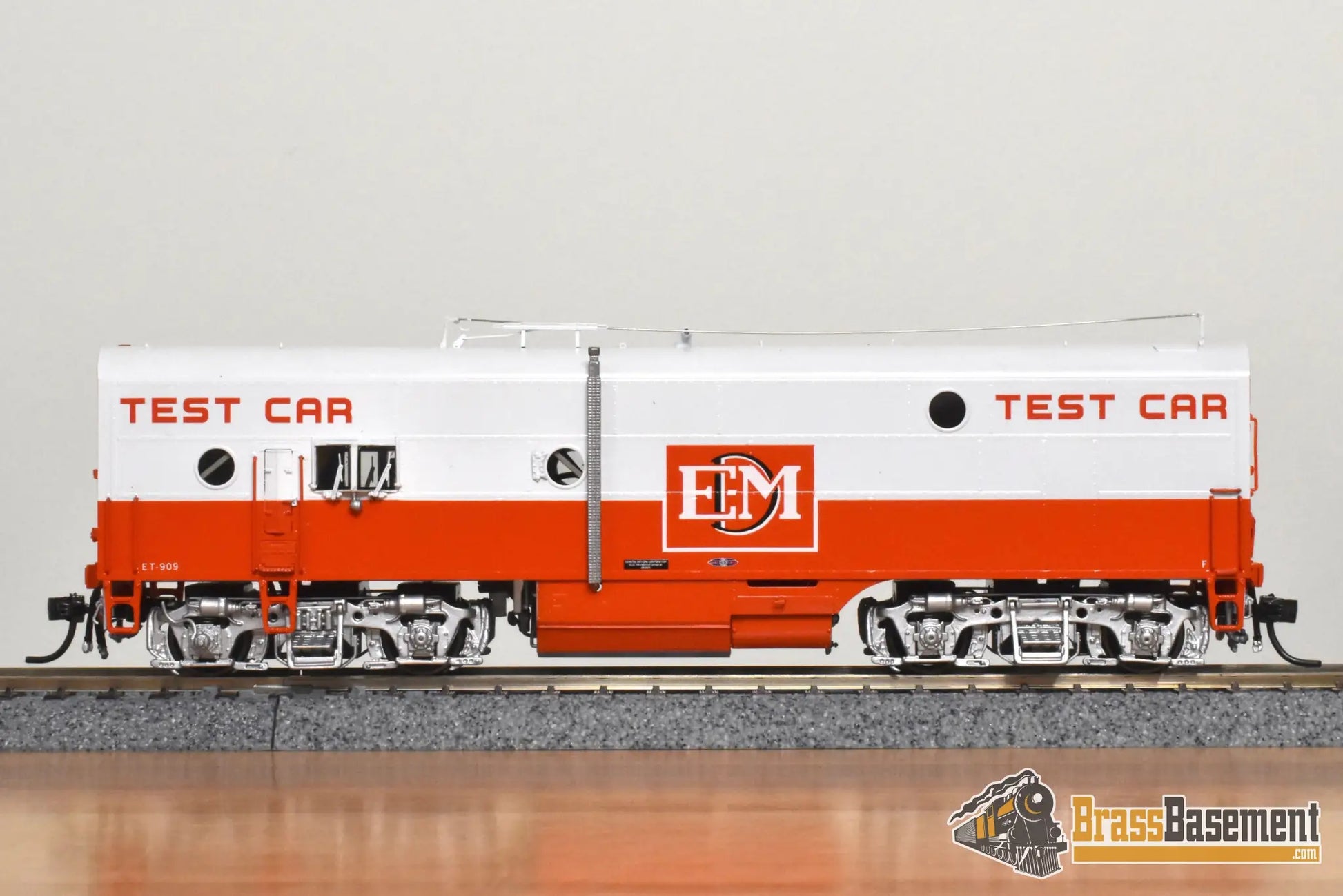 HO Brass - OMI #AA-9093-1 EMD Engineering Test Car ET-909 White/Red-Orange w Lights Mint Diesel