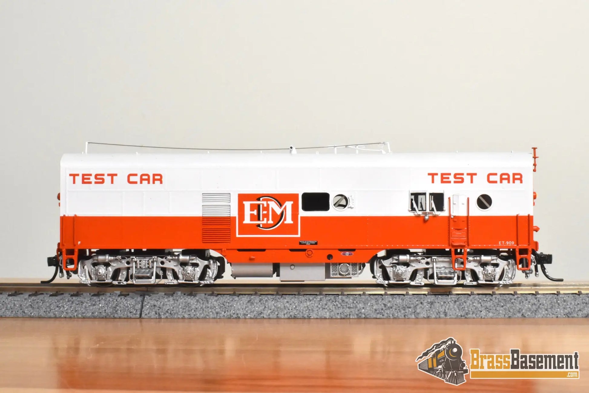 HO Brass - OMI #AA-9093-1 EMD Engineering Test Car ET-909 White/Red-Orange w Lights Mint Diesel