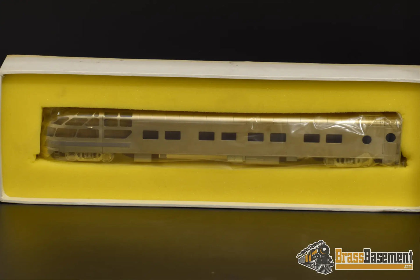 Ho Brass - Oriental Milwaukee Road Creek Sleeper Skytop Observation Car Mint Passenger