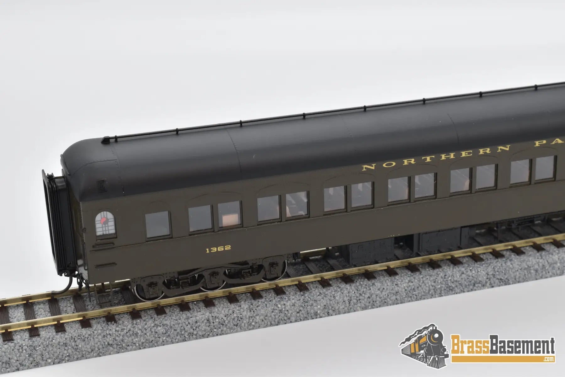 Ho Brass - W&R Northern Pacific Deluxe Coach #1362 Pullman Green Passenger