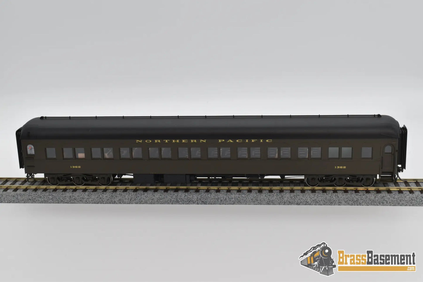 Ho Brass - W&R Northern Pacific Deluxe Coach #1362 Pullman Green Passenger
