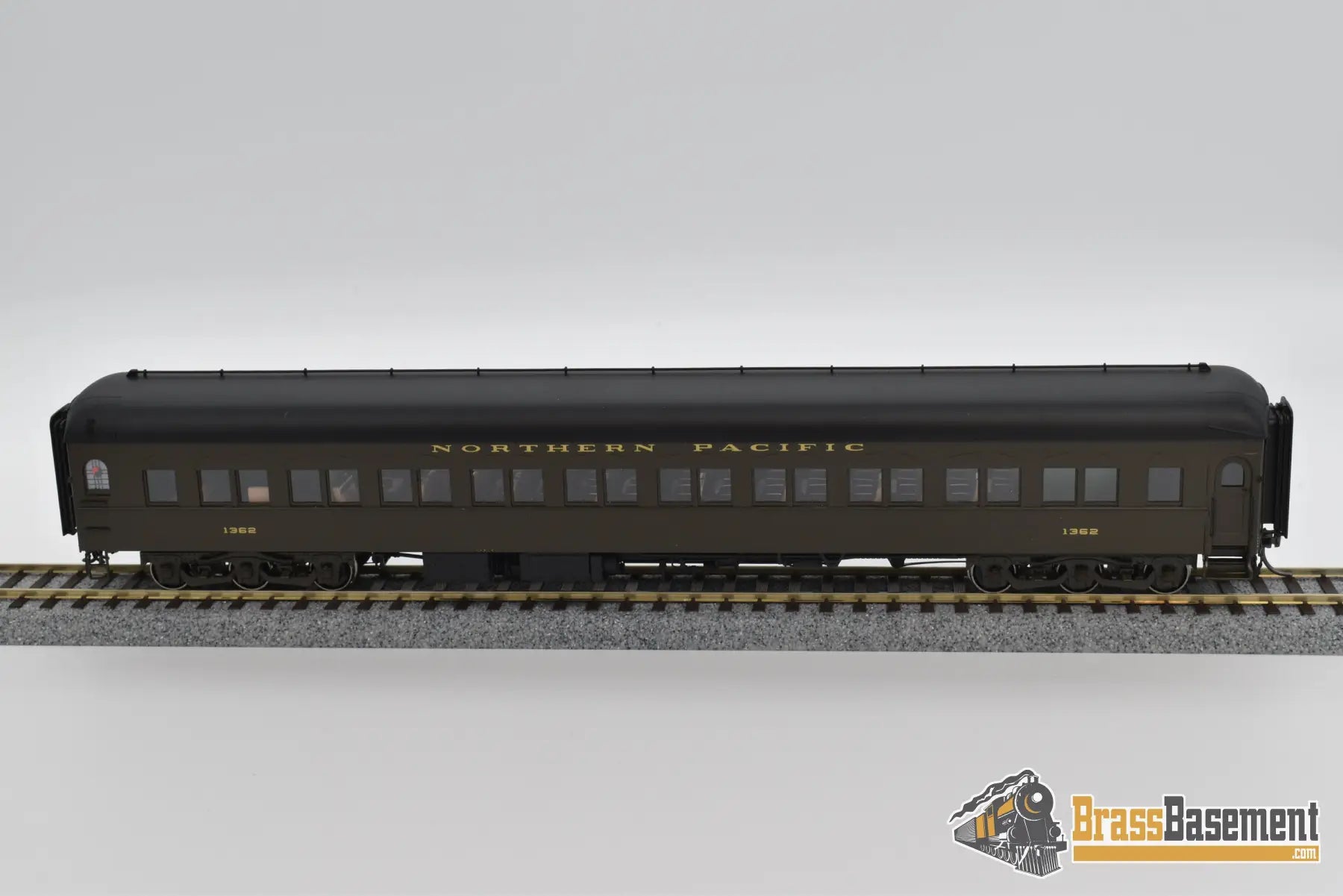 Ho Brass - W&R Northern Pacific Deluxe Coach #1362 Pullman Green Passenger