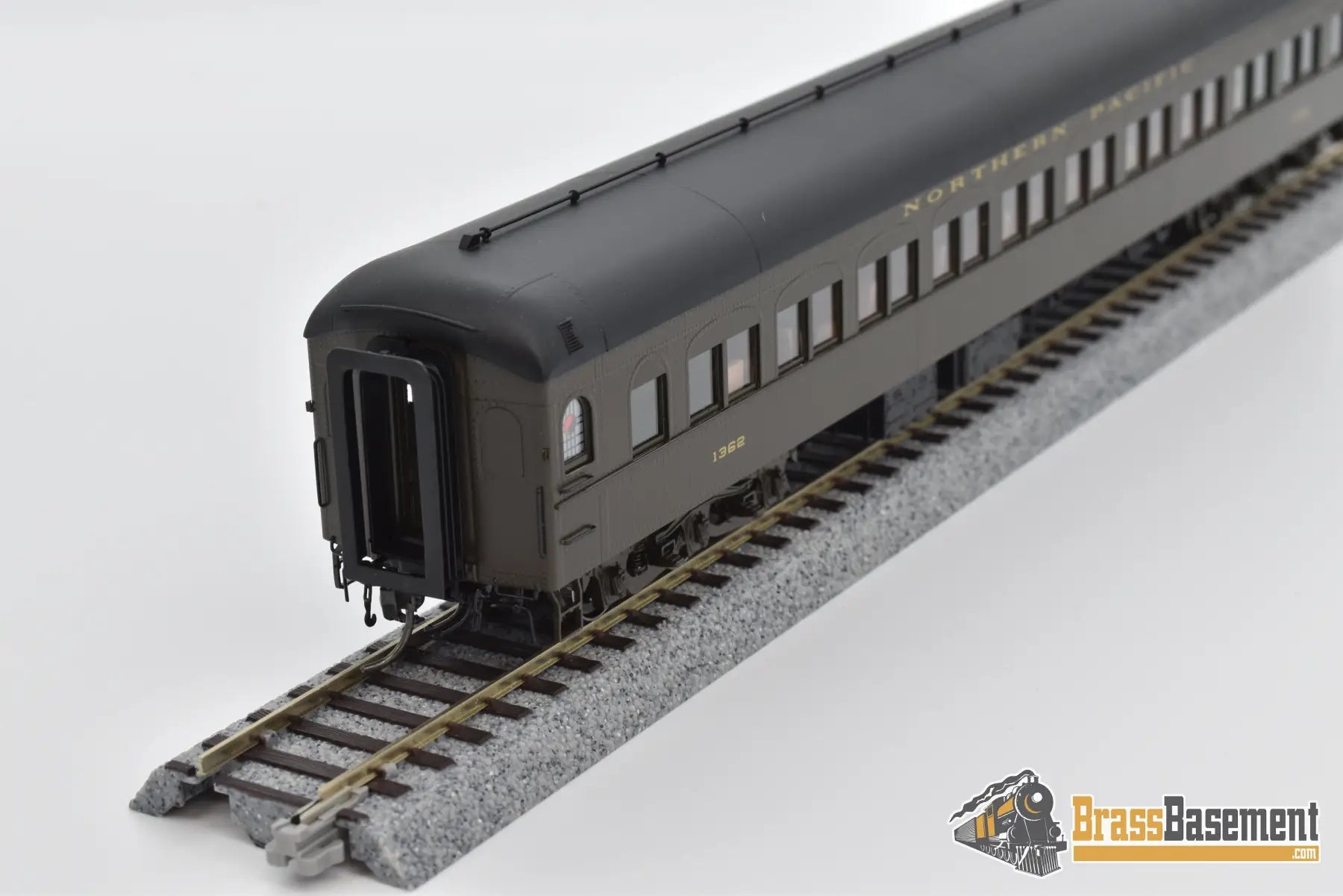 Ho Brass - W&R Northern Pacific Deluxe Coach #1362 Pullman Green Passenger