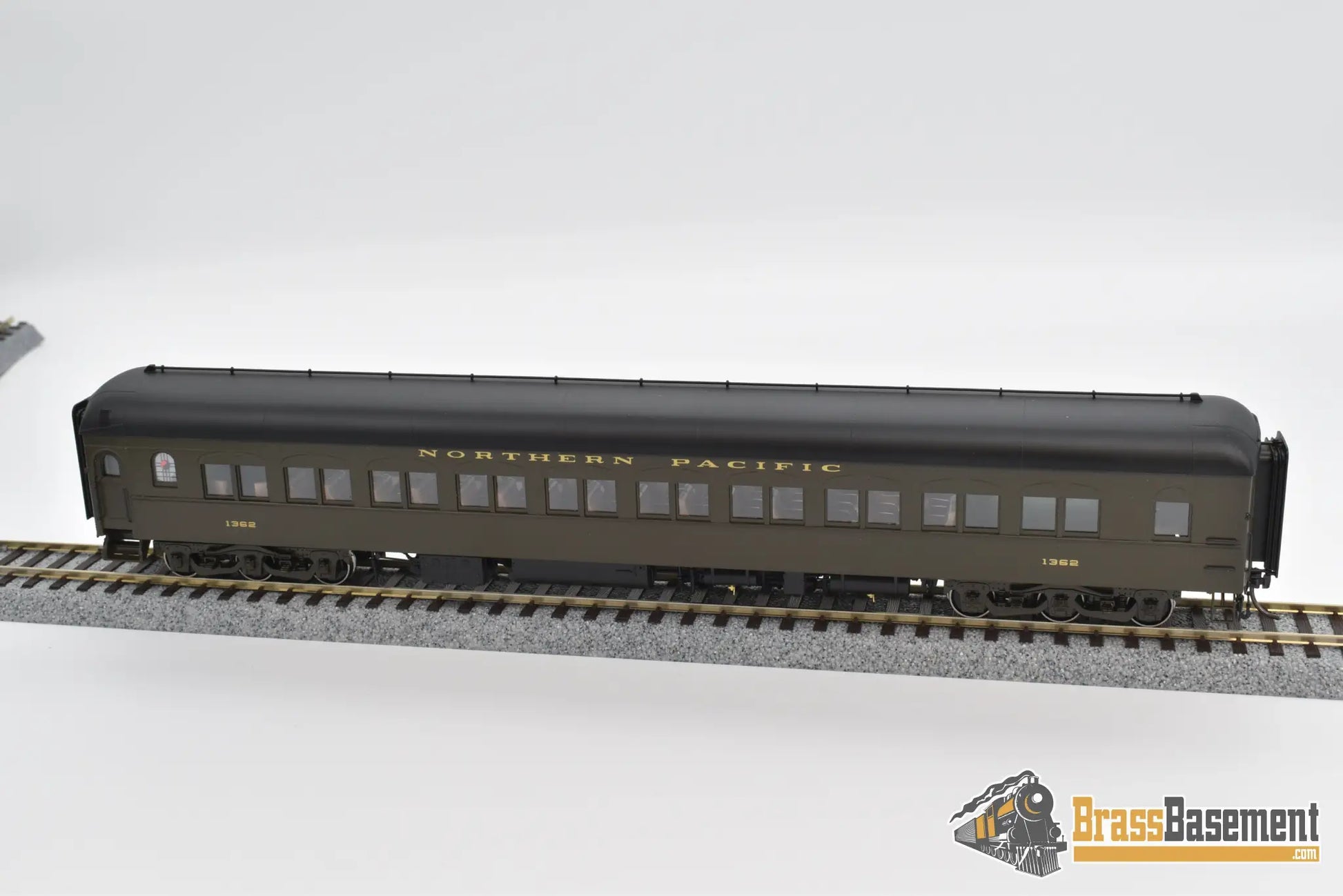 Ho Brass - W&R Northern Pacific Deluxe Coach #1362 Pullman Green Passenger