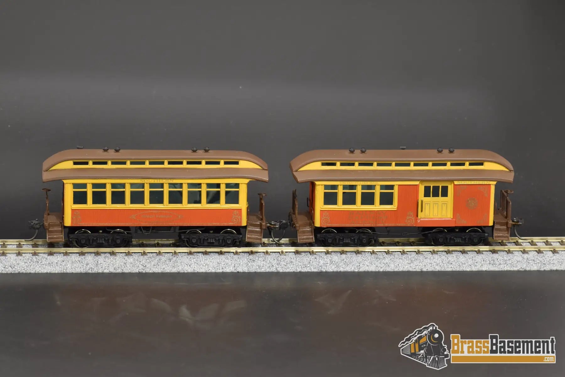 Ho Brass - Westside Sierra Short Coach & Combine Pro Painted Southern 1890S Livery Passenger