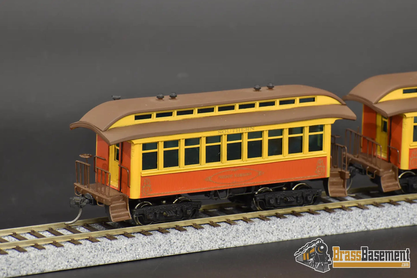 Ho Brass - Westside Sierra Short Coach & Combine Pro Painted Southern 1890S Livery Passenger